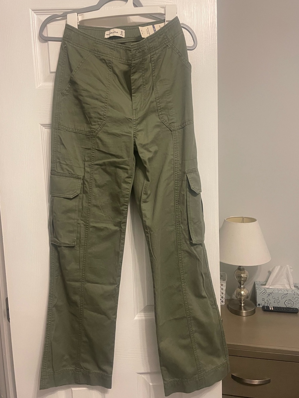 Abercrombie & Fitch Womenโs cargo pants